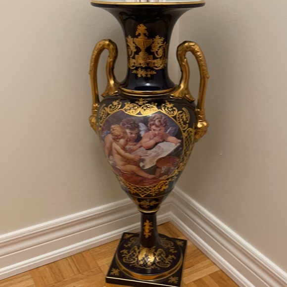 Vase - Picture 8 of 9